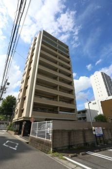 地上11階建の9階部分。地下鉄東山線の2駅が利用でき、行き先に合わせて駅を使い分けられます。