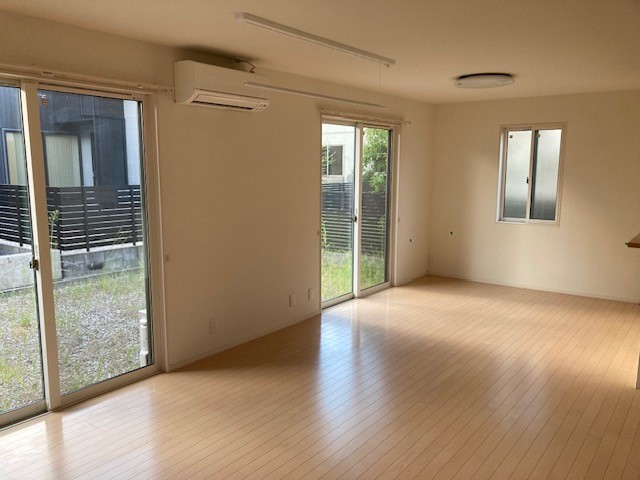 リビング 写真撮影日:10/5/25, 12:00 AM