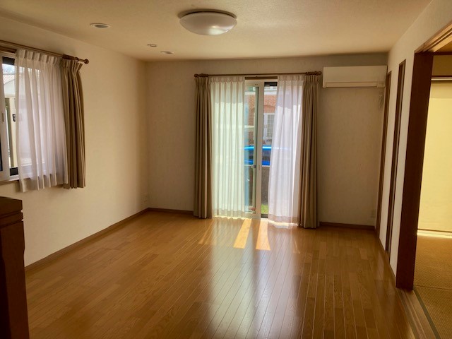 リビング 写真撮影日:10/5/25, 12:00 AM