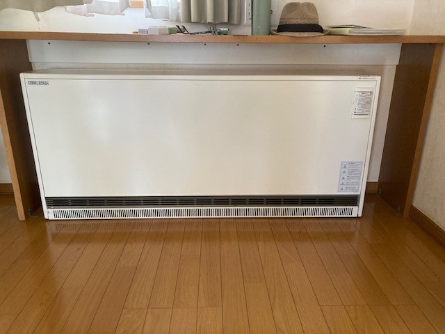 蓄熱暖房機 写真撮影日:10/5/25, 12:00 AM