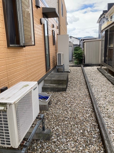 室外機 写真撮影日:10/5/25, 12:00 AM