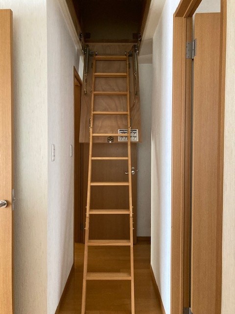 屋根裏収納 写真撮影日:10/5/25, 12:00 AM