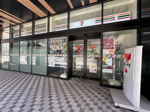 セブンイレブンホテルエミオン札幌店 150m 写真撮影日：2024-03-25 