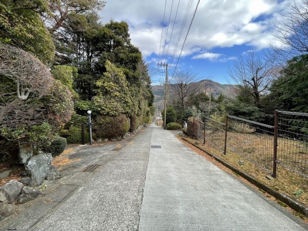 前面道路含む現地写真  写真撮影日：2023-12-18