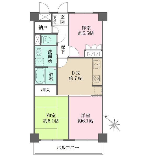 キッチンは壁付けタイプ。陽当り・通風良好な南西向きのバルコニー付き。玄関横に便利な納戸があります。