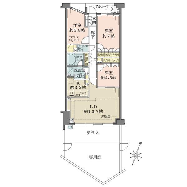ゆとりある専用庭とテラス付き、陽当り・通風・眺望良好な南向き住戸。各洋室や廊下など収納豊富です。