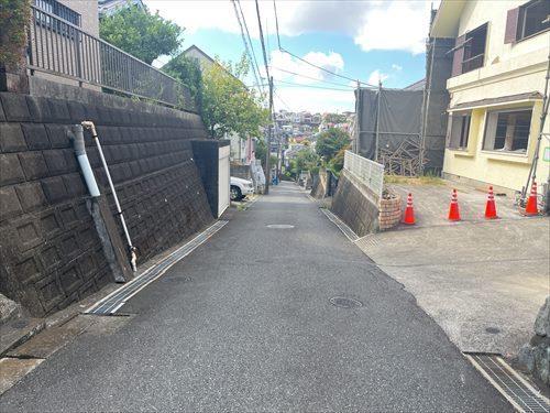 現地前面道路(2025年9月撮影)