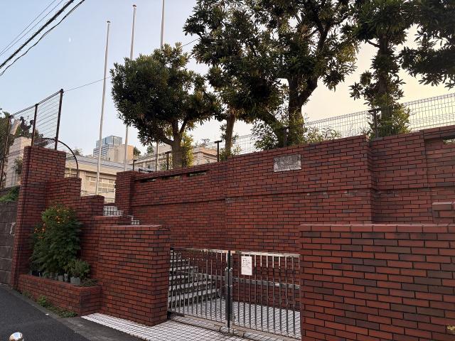 横浜市立青木小学校 550m 写真撮影日:2025-08-30