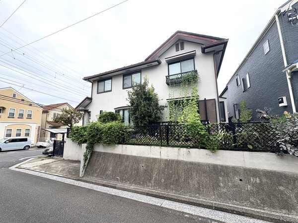 道路から少し上がっていますので、外からの視線も気になりにくいと思います