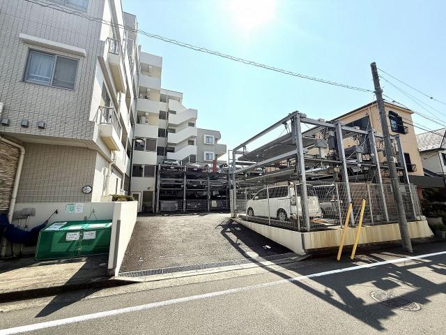 駐車場(共用設備)  写真撮影日:2025-09-22