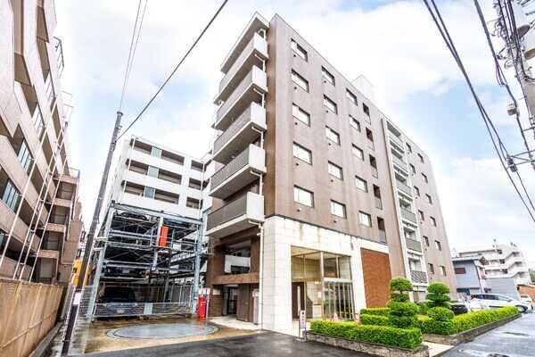 JR横須賀線・湘南新宿ライン宇須「保土ケ谷」駅まで徒歩11分。潤い豊かな川沿いのロケーションです。