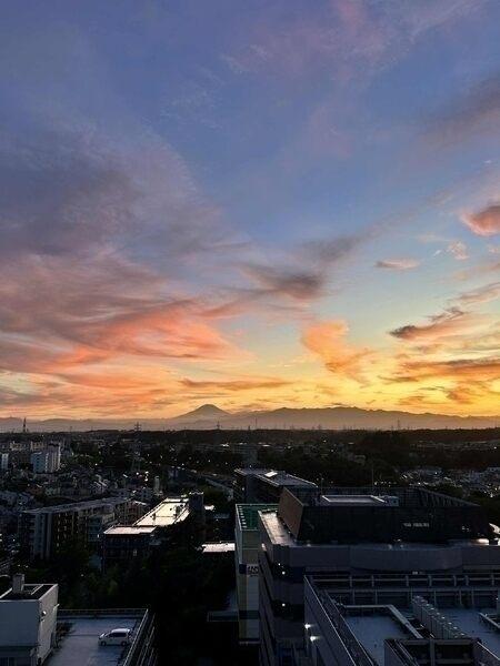時間帯によって異なる眺望を楽しめます。外部からの視線が届きにくい、プライバシー性の高さも魅力です。