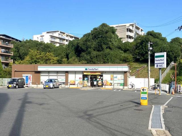 ファミリーマート奈良鶴舞西店 200m 写真撮影日:2025-09-28