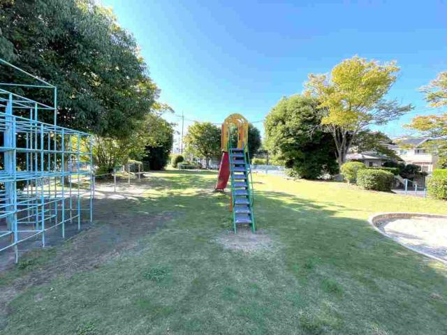 東登美ヶ丘3号児童公園 40m 写真撮影日:2025-10-24