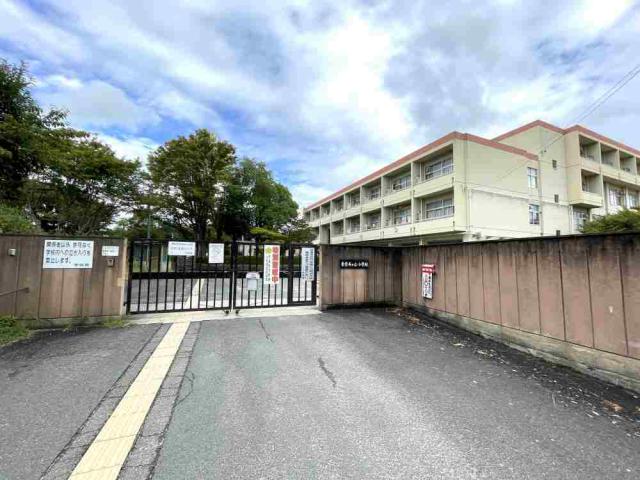 東登美ヶ丘小学校 500m 写真撮影日:2025-10-24