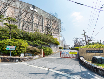 東郷町立東郷中学校