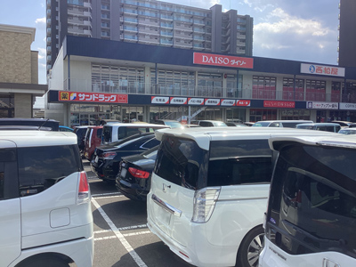 サンドラッグ勝川店