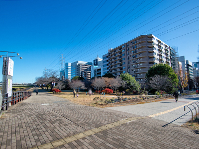 新横浜駅前公園