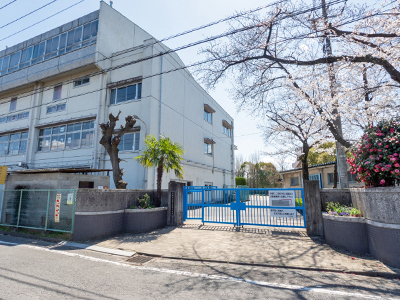 霞ヶ関東小学校