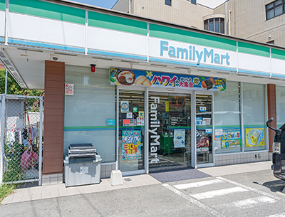 ファミリーマート秀栄館町店