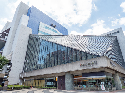 東京芸術劇場