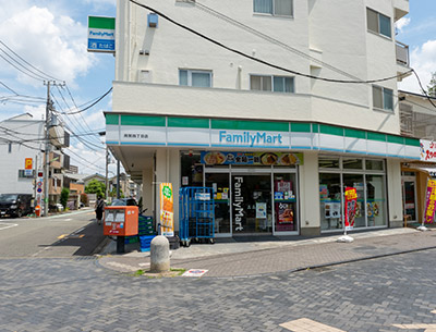 ファミリーマート用賀4丁目店
