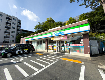 ファミリーマート　用賀の杜店