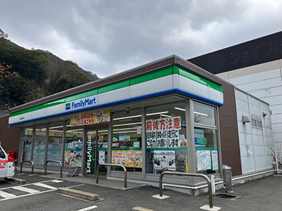 ファミリーマート 長崎木鉢町店