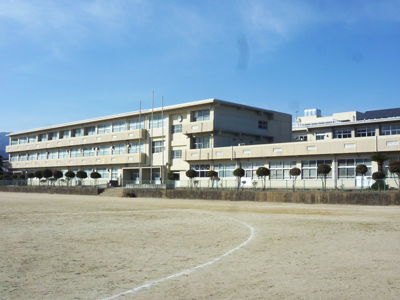 鳥栖中学校