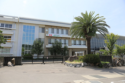 宇多津町立宇多津中学校