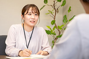 後輩の相談に乗り、逆に学ぶことも多い