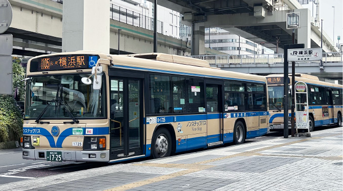横浜駅改札口前 バス停