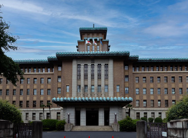 「日本大通り駅県庁前」バス停へ