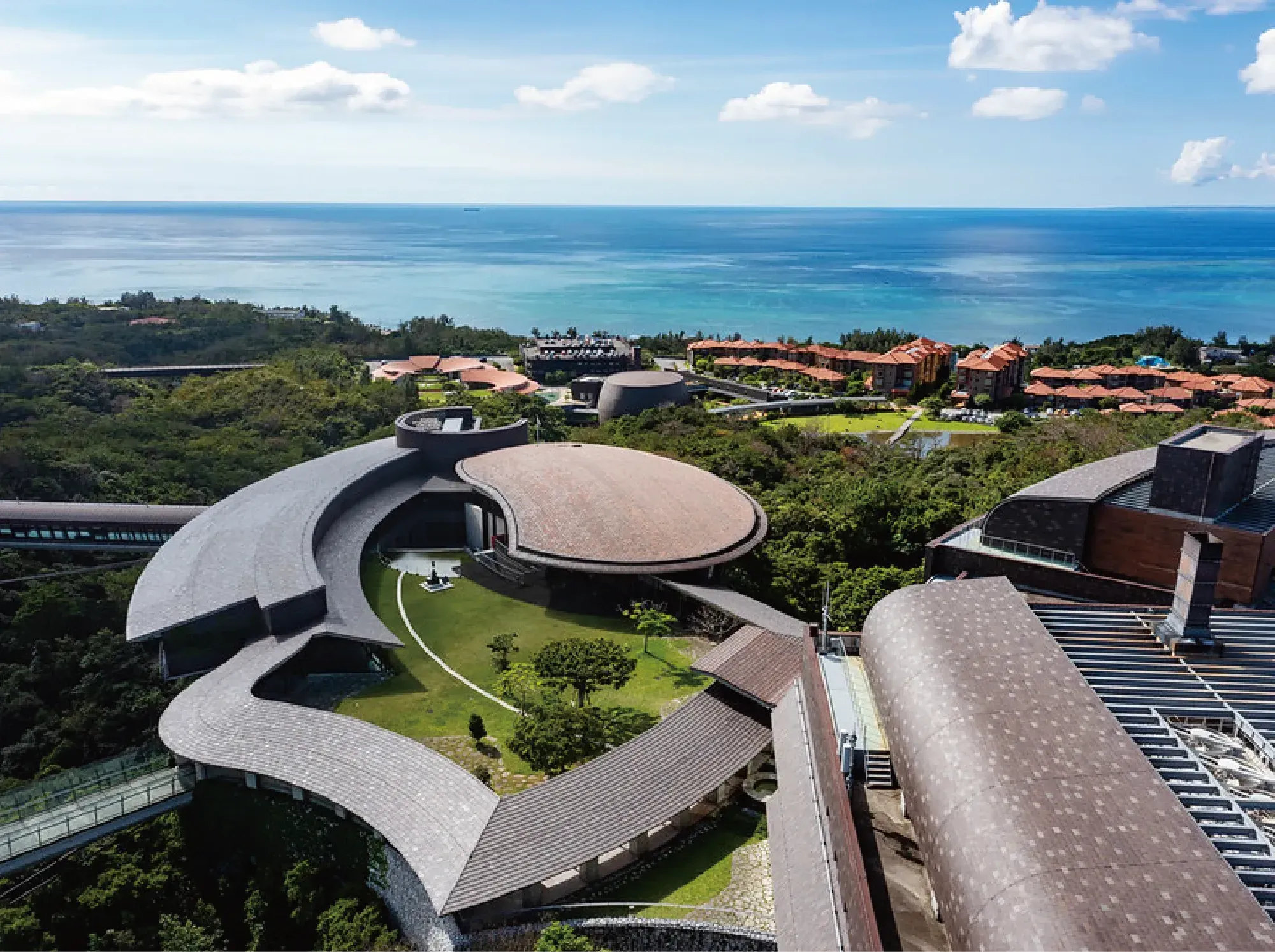 沖縄科学技術大学院大学（OIST）（約3.3km）提供写真
