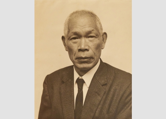 八代岩野市兵衛。昭和期に和紙の工業化が進んだが、伝統を守り抜いた八代の紙は、藤田嗣治をはじめ美術家の信頼を得た。