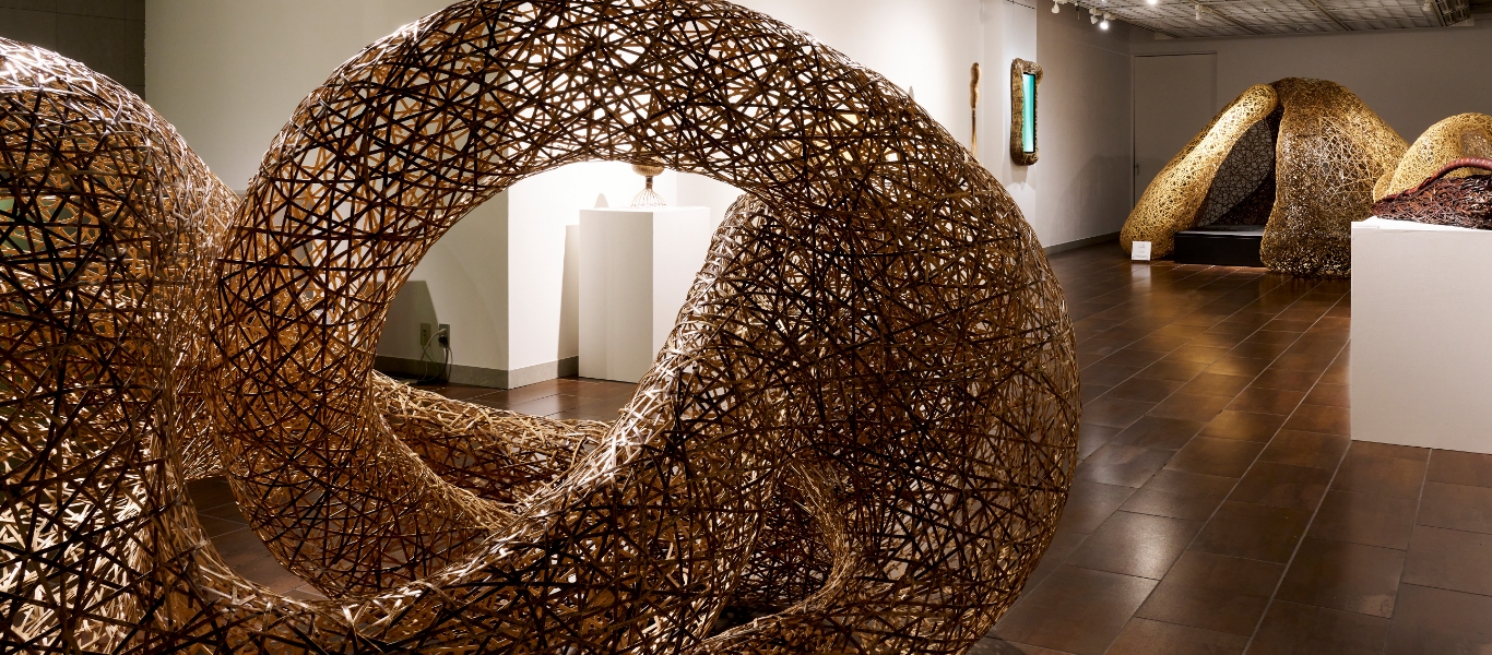 日本の竹工芸の技術を現代アートとして昇華する。