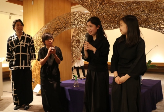 展覧会のトークショーでは3人の子どもたちが登場することも。全員竹工芸が大好きで、将来は3人が共同で号を継承する可能性もありそうだ。