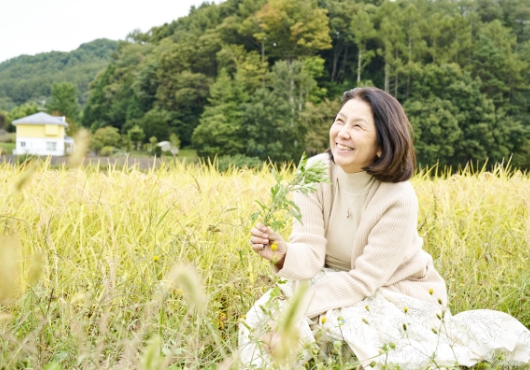 吉祥寺の付近にはのどかな田園風景が広がる。刈田の香りや路傍の草花の香りなど、訪れるたびに季節の香りを楽しんでいる。