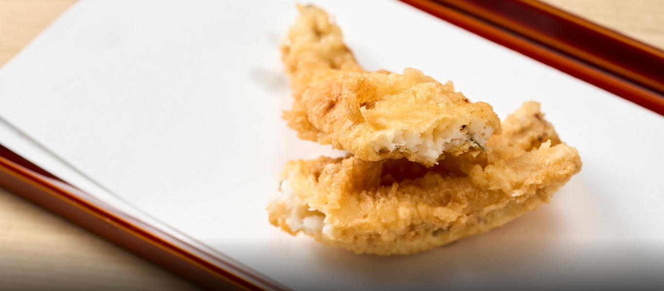 穴子の天ぷら
              高めの温度でからりと揚げ、身をほくほくとさせる。
