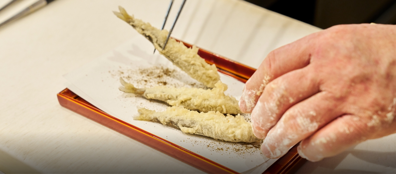 稚鮎の天ぷら。天ぷらは衣と温度でカロリーに大きな差が出る。「てんぷら近藤」の天ぷらは食感が軽く、油っぽさがない。