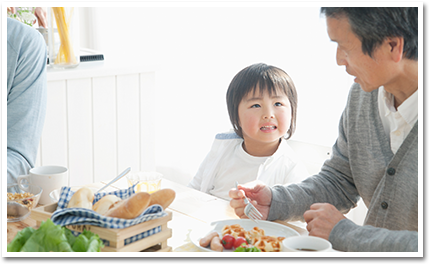 会話する親子