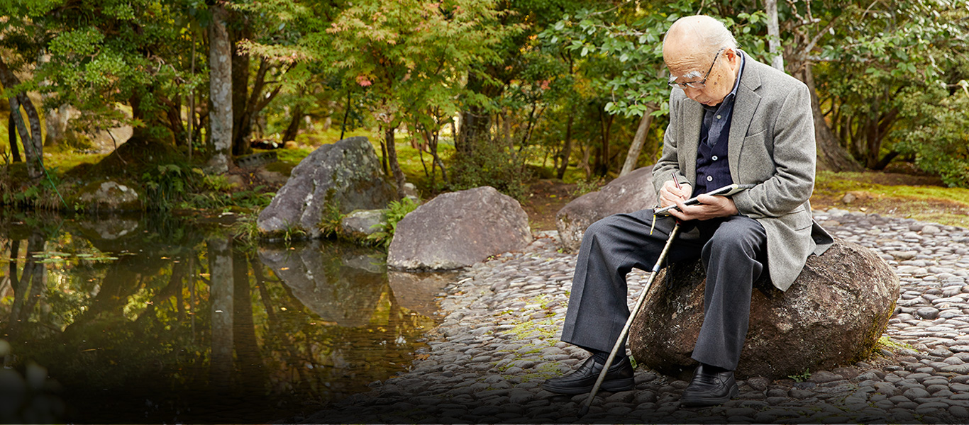 松尾芭蕉も訪れた小松の名刹、那谷寺で。若い頃からときどき植物のスケッチに訪れてきた。