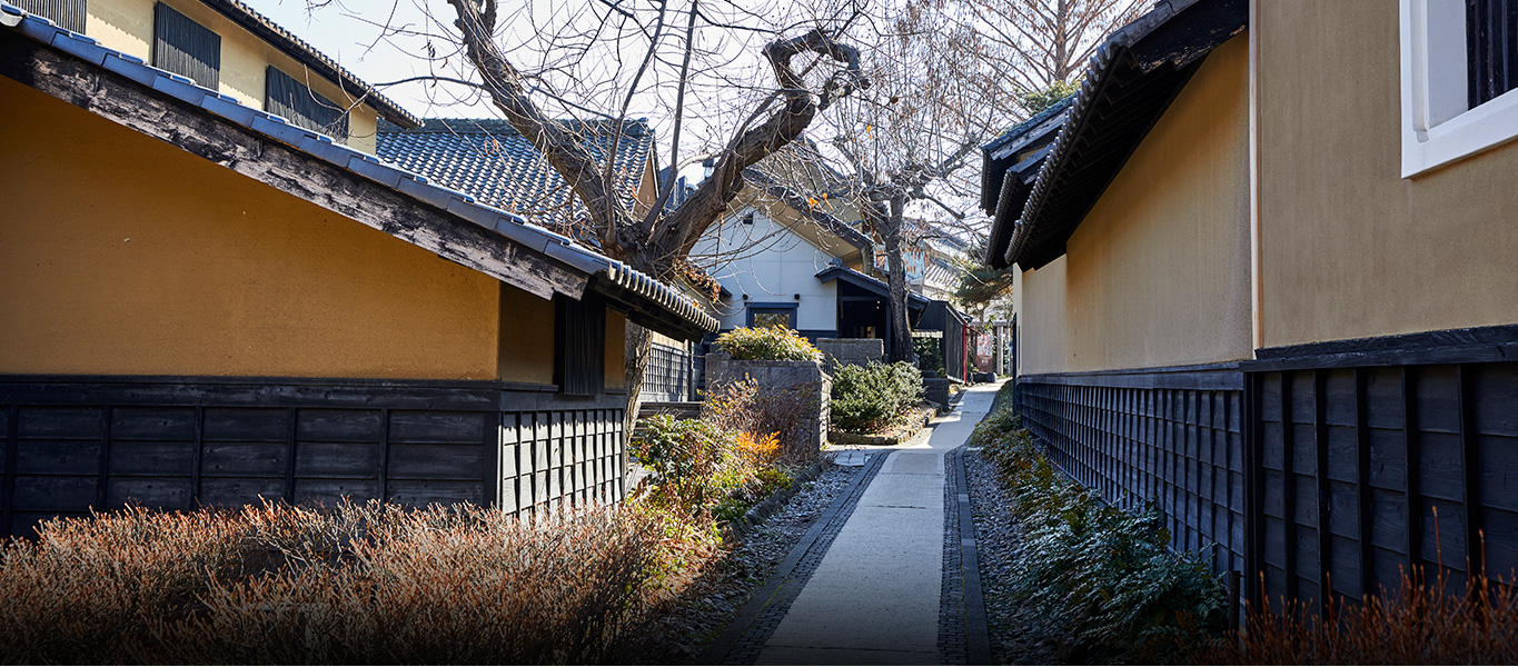 小布施の陣屋小路。町に残された古い家並や古い祠が観光資源となっている。