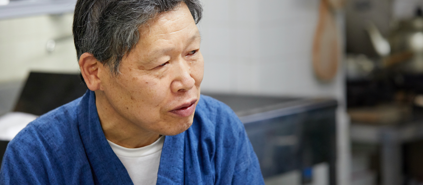 和菓子は日本の生活に残るのか、一部の人だけが好む嗜好品になるのか。和菓子職人として分岐点にいることを意識しつつ、挑戦を楽しんでいる水上力氏。
        それに刺激され 、新たな挑戦が生まれるという連鎖が起これば未来の和菓子はこころを和ませる菓子として世界中で愛されているかもしれない（了）