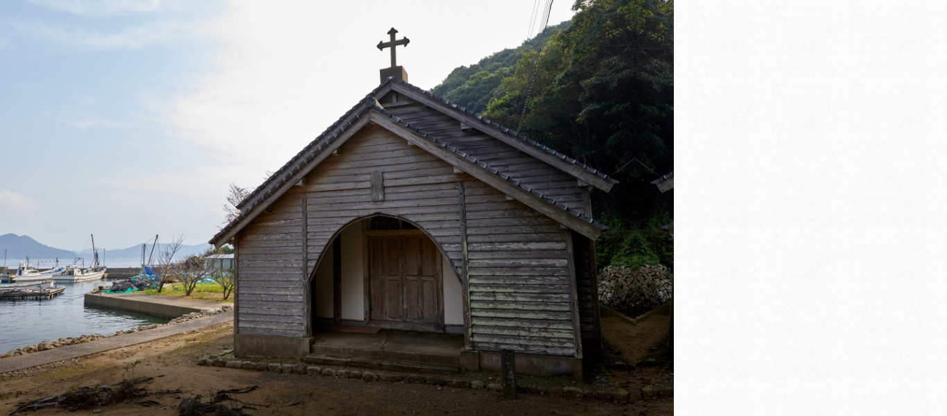 旧五輪教会堂。1881（明治14）年に島で最初に建てられた木造建築で、1931（昭和６）年に現在地に移築。貴重な和風の木造教会として、国の重要文化財に指定されている。