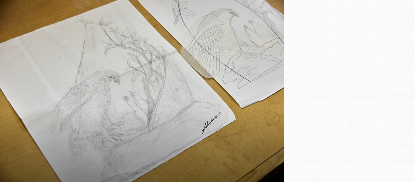 作品の下書き。ガラスメーカーの職人はふつうデザインを手がけないが、黒木氏は自身の作品の制作のために独学でデザインを学んだ。