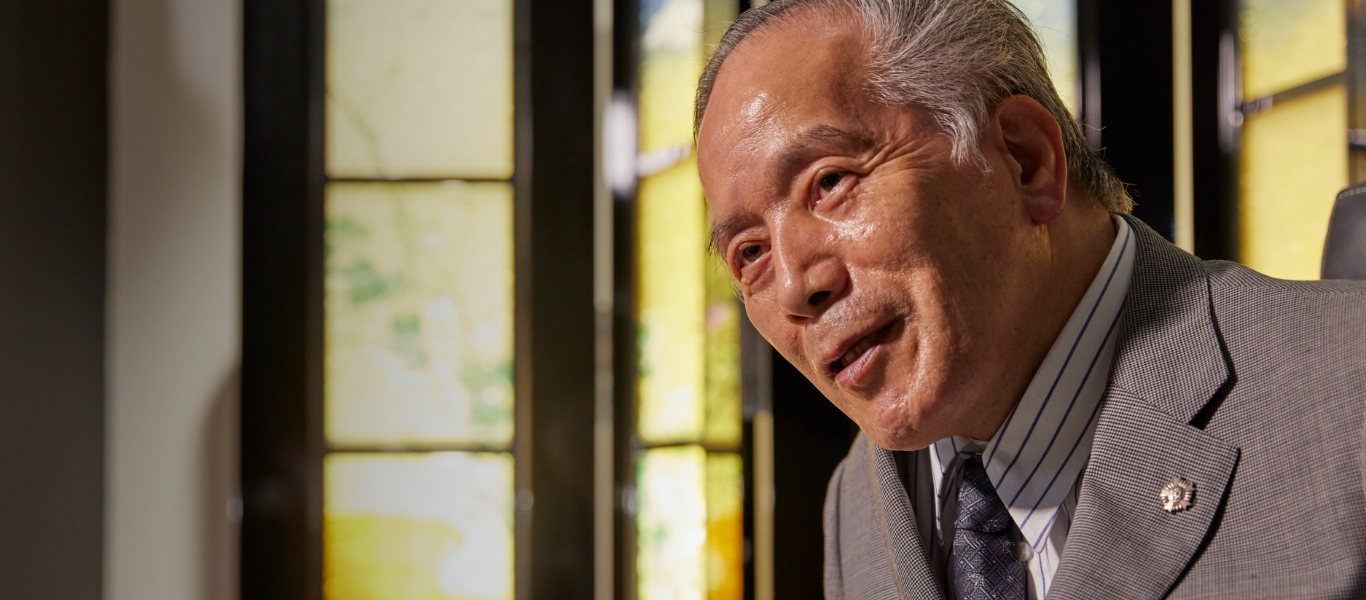 消えることのないガラスの光に 日本のこころを語らしめる。