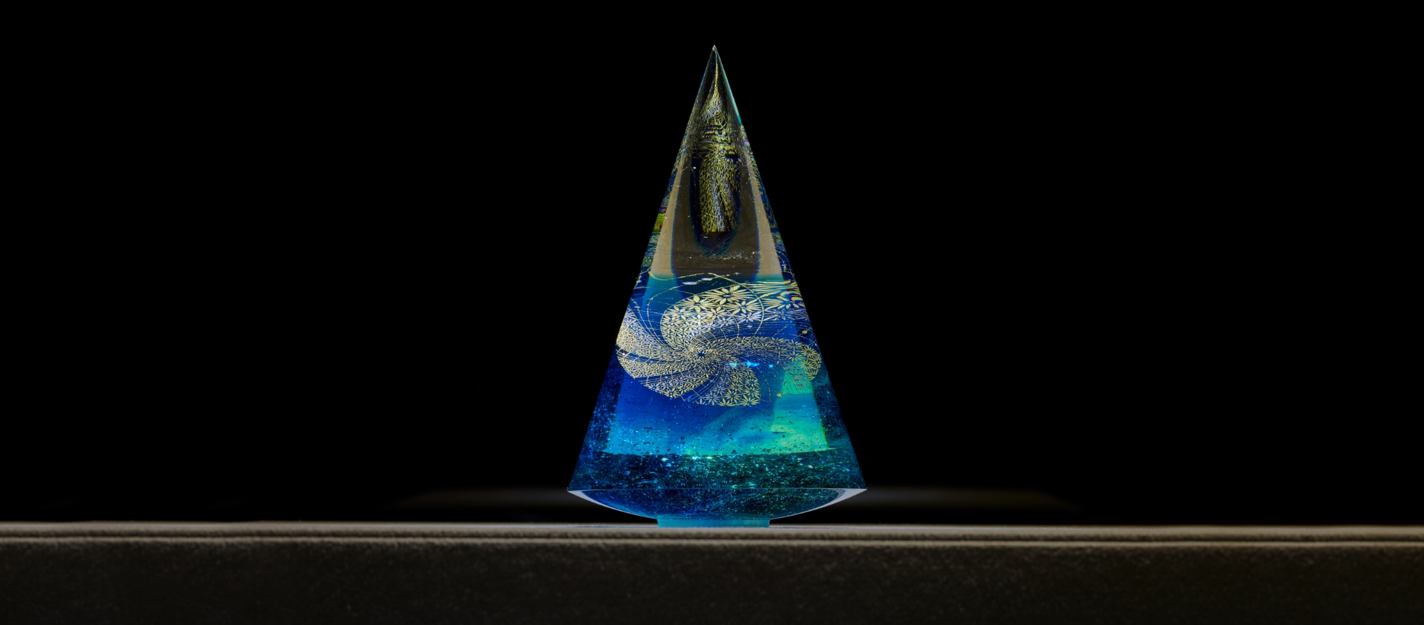山本茜「一葉舟」2018年、個人蔵（撮影協力:箱根ガラスの森美術館）