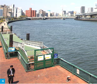 ４：隅田川テラスにある水上バスの発着場