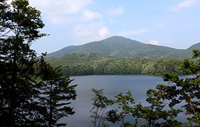 芸北リゾートから見る聖湖と臥龍山